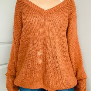 OVERSIZED KNITTED SWEATER W/ OPEN BACK